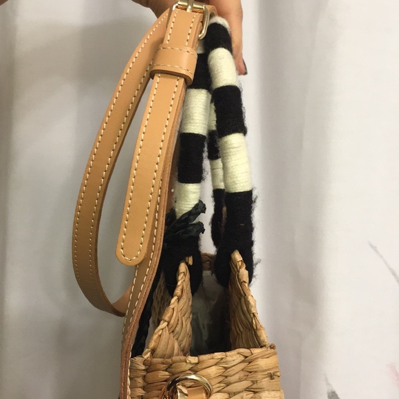 Kayu handcrafted seagrass bag, removable crossbody - Picture 7 of 8